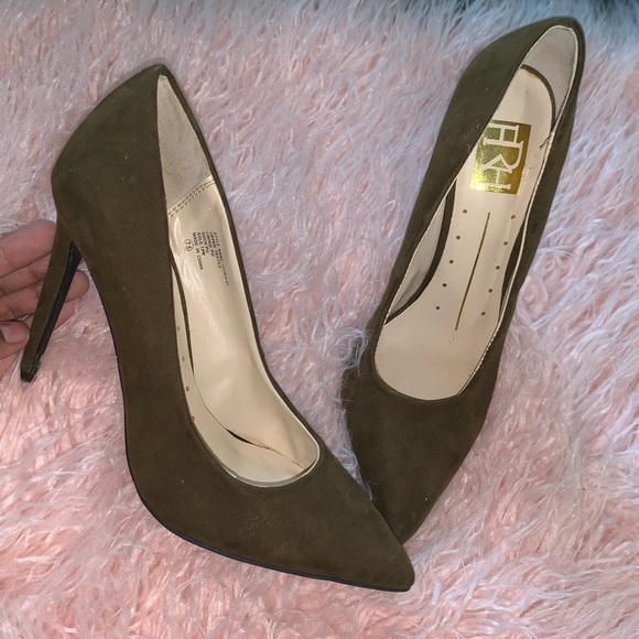 Heels - Picture 1 of 3